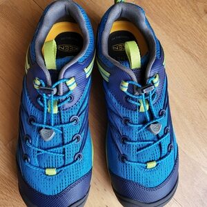 Big kid 6, brand new, KEEN Chandler CNX Comfortable Sneakers